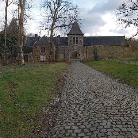 Le Vieux Noyer Bed & Breakfast Nassogne Bagian luar foto