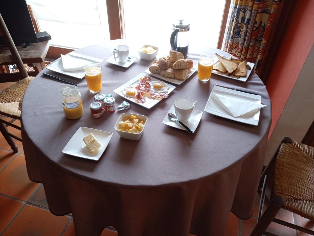 Le Vieux Noyer Bed & Breakfast Nassogne Bagian luar foto