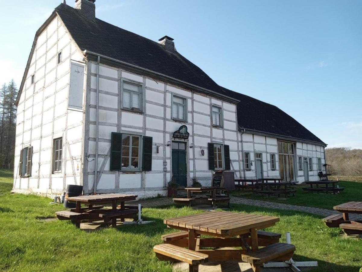 Le Vieux Noyer Bed & Breakfast Nassogne Bagian luar foto