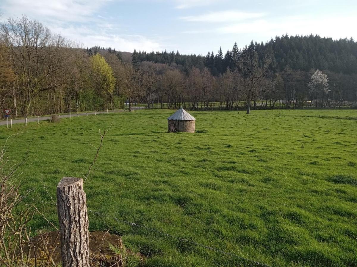 Le Vieux Noyer Bed & Breakfast Nassogne Bagian luar foto