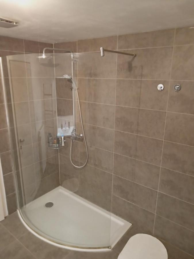 Le Vieux Noyer Bed & Breakfast Nassogne Bagian luar foto