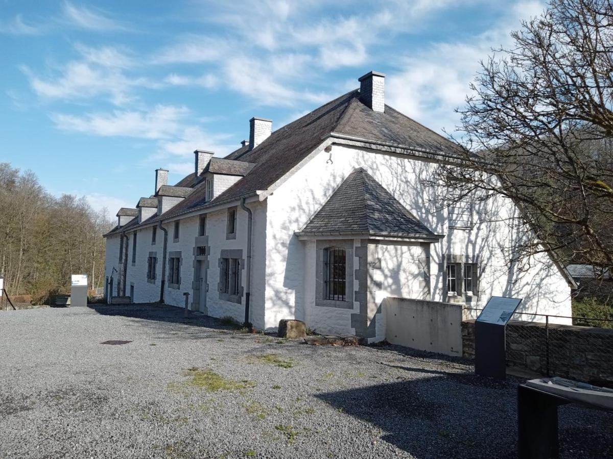 Le Vieux Noyer Bed & Breakfast Nassogne Bagian luar foto
