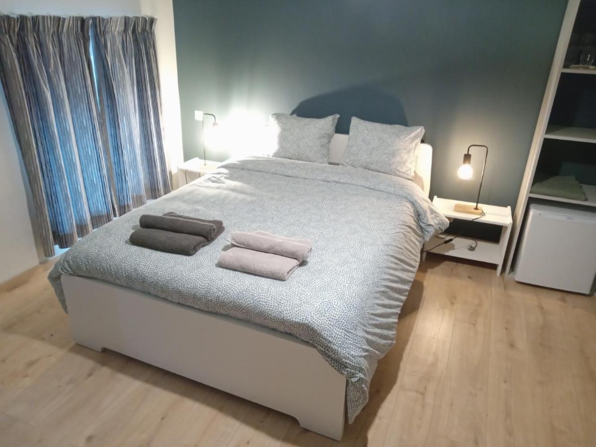 Le Vieux Noyer Bed & Breakfast Nassogne Bagian luar foto