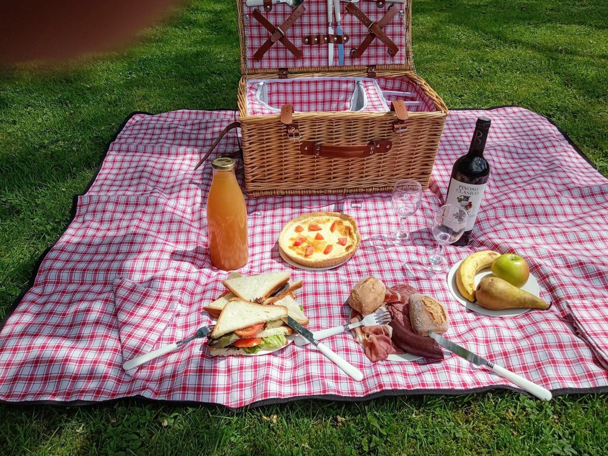 Le Vieux Noyer Bed & Breakfast Nassogne Bagian luar foto