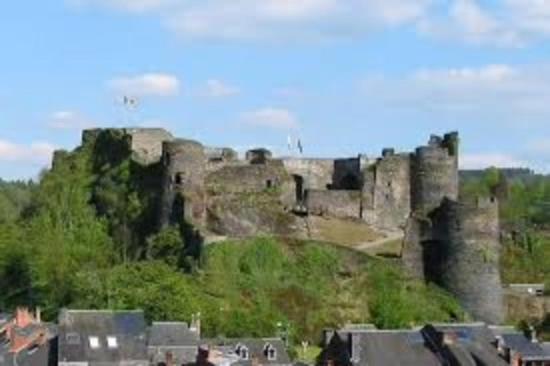 Le Vieux Noyer Bed & Breakfast Nassogne Bagian luar foto