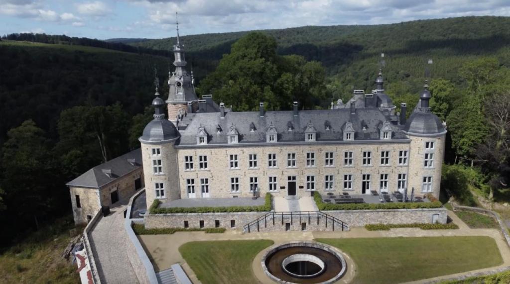 Le Vieux Noyer Bed & Breakfast Nassogne Bagian luar foto
